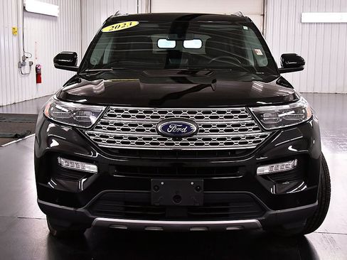 Used 2023 Ford Explorer Limited w/ Limited Technology Package image 2
