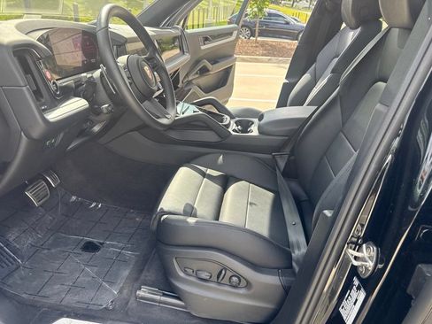 Used 2025 Porsche Cayenne S AWD/4WD image 8