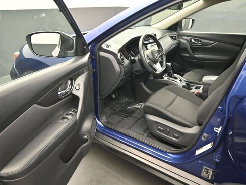 Used 2019 Nissan Rogue SV AWD/4WD image 10
