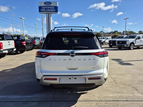 Used 2024 Nissan Pathfinder SL image 6