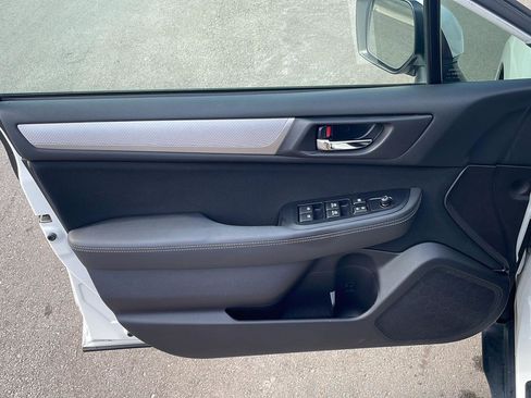 Used 2017 Subaru Outback 2.5i Premium image 20