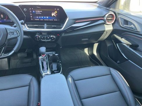 Certified 2026 Chevrolet Trax RS w/ Sunroof Package FWD image 17