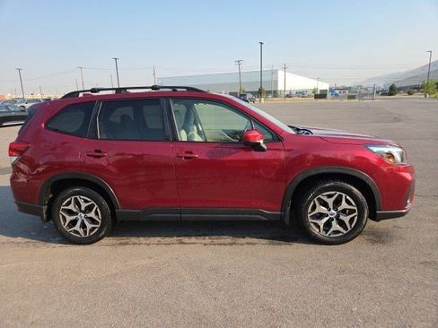 Used 2019 Subaru Forester Premium w/ Popular Package #1 AWD/4WD image 2