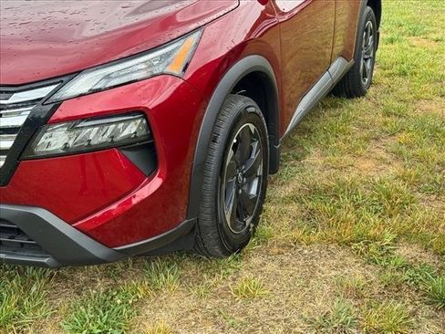 Used 2025 Nissan Rogue SV FWD image 4