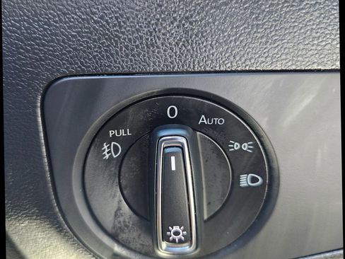 Used 2021 Volkswagen Tiguan SE R-Line image 19