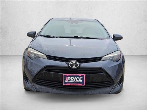 Used 2018 Toyota Corolla LE image 2