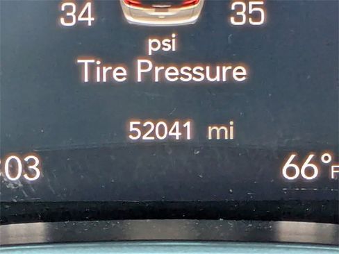 Used 2024 Chrysler Pacifica Touring-L image 28