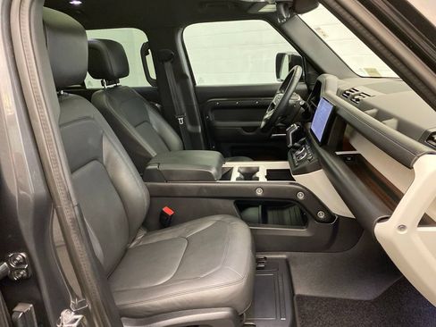 Used 2025 Land Rover Defender 110 X-Dynamic SE AWD/4WD image 21