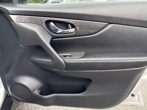 Used 2017 Nissan Rogue S AWD/4WD image 28