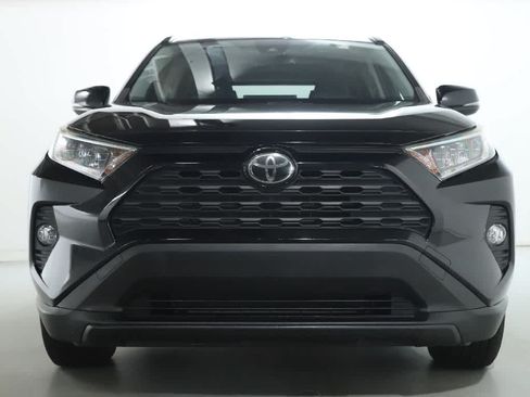 Used 2019 Toyota RAV4 XLE w/ Convenience Package FWD image 5