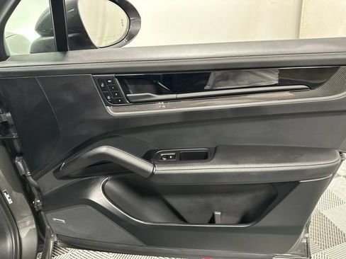 Used 2025 Porsche Cayenne S AWD/4WD image 33