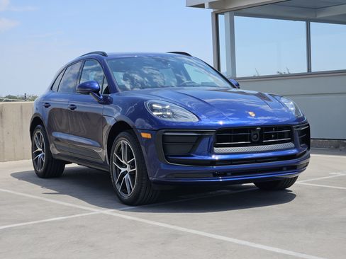Certified 2026 Porsche Macan AWD/4WD image 10