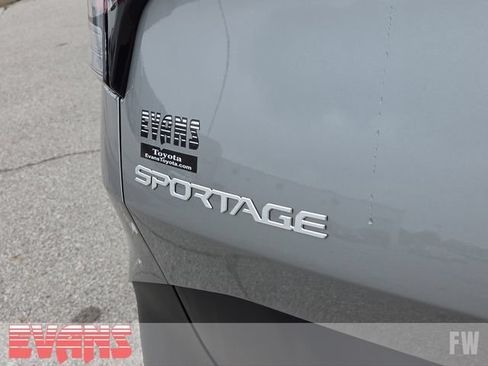 Used 2024 Kia Sportage LX AWD/4WD image 4