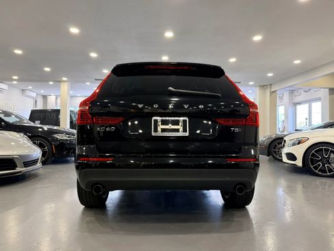 Used 2018 Volvo XC60 T5 Momentum w/ Vision Package AWD/4WD image 7