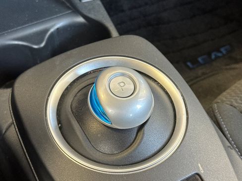 Used 2015 Nissan Leaf S w/ Charge Package FWD image 32