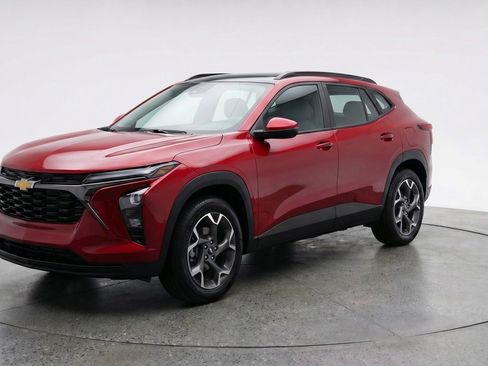 Used 2025 Chevrolet Trax LT w/ LT Convenience Package FWD image 3