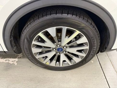 Used 2020 Ford Escape Titanium w/ Titanium Premium Package 2.0 image 5