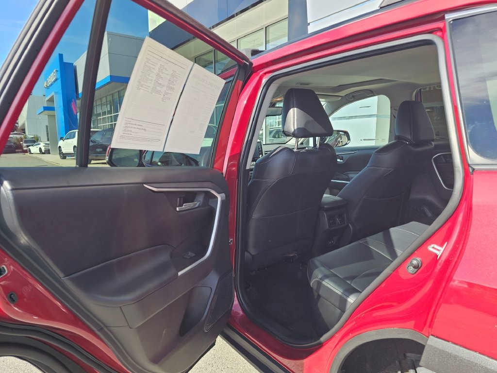 Used 2021 Toyota RAV4 XLE Premium AWD/4WD image 19