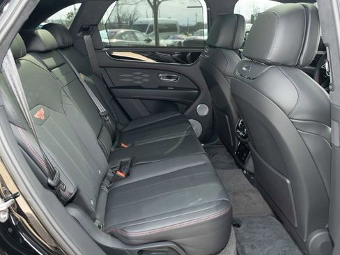 Used 2025 Bentley Bentayga V8 image 73