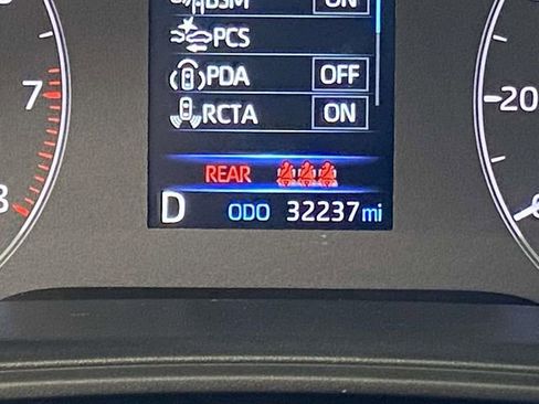 Used 2025 Toyota Corolla LE w/ Convenience Package image 31