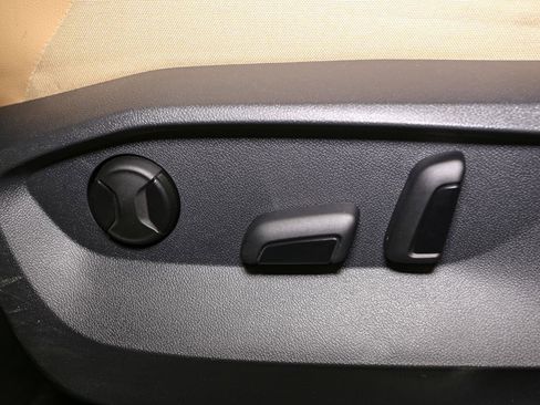 Certified 2023 Volkswagen Tiguan SE R-Line image 45