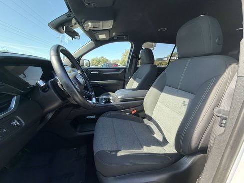 Used 2025 GMC Acadia Elevation image 15