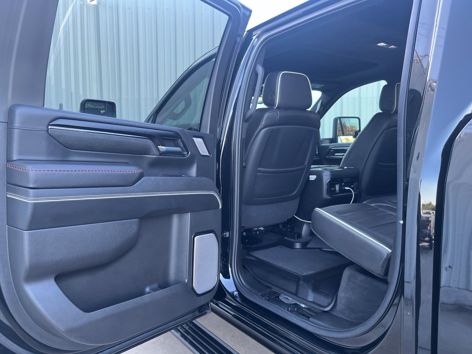 Used 2025 GMC Sierra 2500 AT4X AWD/4WD image 12
