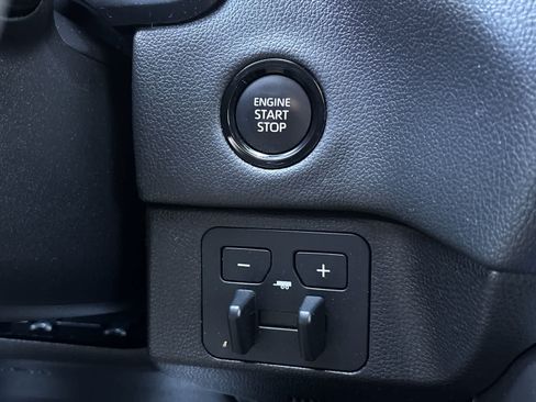 Used 2025 Toyota Tundra Limited AWD/4WD image 25