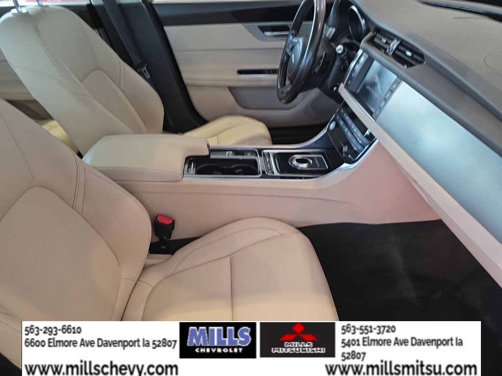 Used 2018 Jaguar XF Premium AWD/4WD image 27