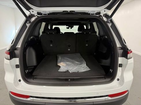 New 2026 Jeep Grand Cherokee Laredo image 8