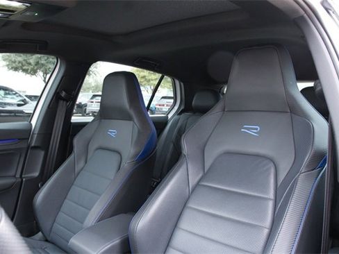 Used 2024 Volkswagen Golf R image 12