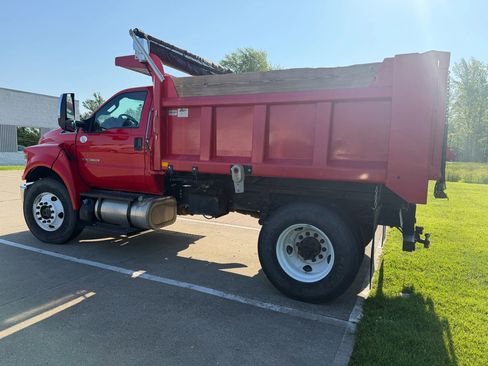 Used 2023 Ford F750 2WD Regular Cab Super Duty image 2