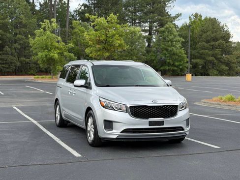 Used 2016 Kia Sedona LX w/ LX Convenience Package FWD image 3