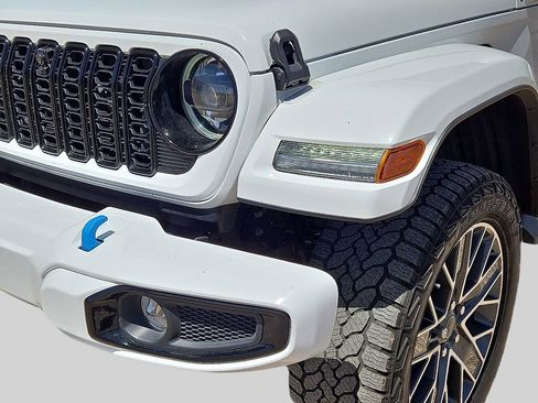 Used 2024 Jeep Wrangler High Altitude AWD/4WD image 9