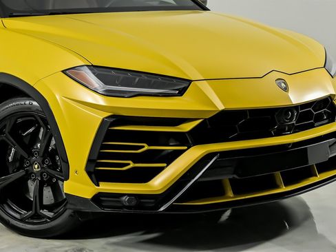 Used 2019 Lamborghini Urus AWD/4WD image 2