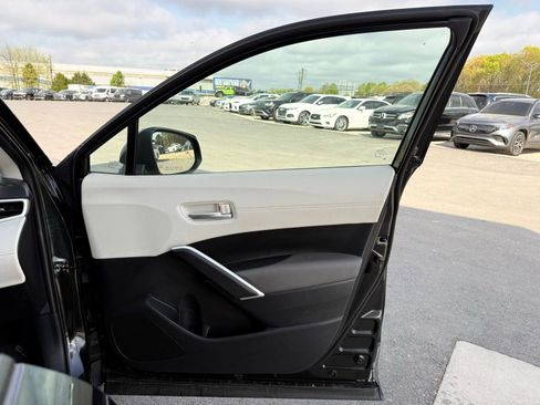 Used 2024 Toyota Corolla Cross XLE w/ Convenience Package AWD/4WD image 25