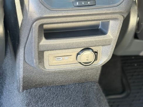 Used 2022 Volkswagen Tiguan SE image 9