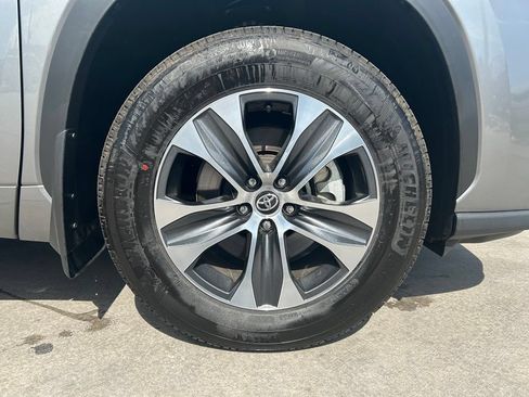 Used 2026 Toyota Highlander XLE AWD/4WD image 32
