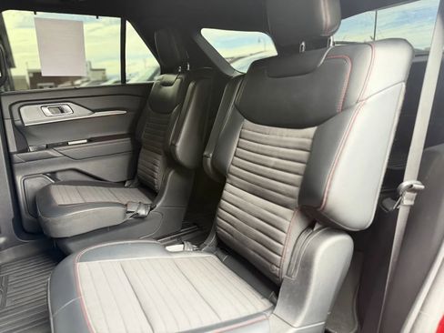 Used 2025 Ford Explorer ST-Line w/ Premium Package image 16