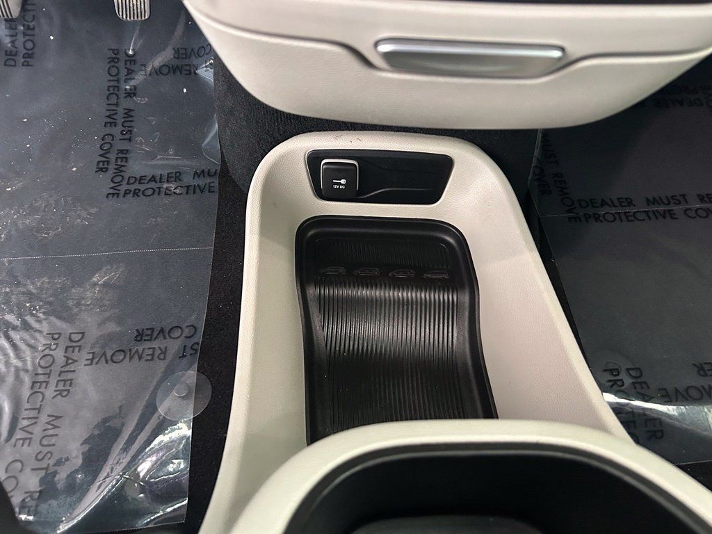 Used 2024 Chrysler Pacifica Touring-L FWD image 48