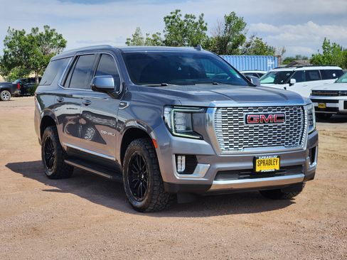 Used 2022 GMC Yukon Denali w/ Advanced Technology Package AWD/4WD image 5