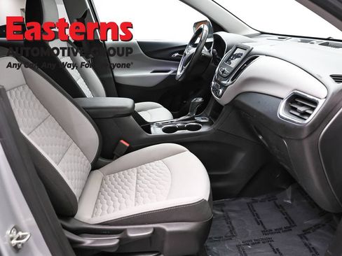 Used 2019 Chevrolet Equinox LT w/ Driver Convenience Package AWD/4WD image 24