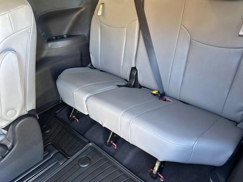 Used 2026 Toyota Sienna XLE FWD image 16