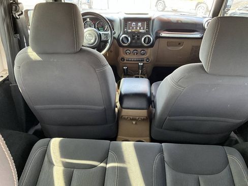 Used 2015 Jeep Wrangler Rubicon w/ Power Convenience Group AWD/4WD image 19