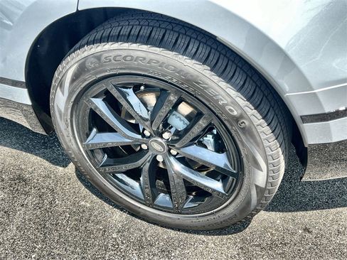 Certified 2025 Land Rover Range Rover Velar Dynamic SE image 11