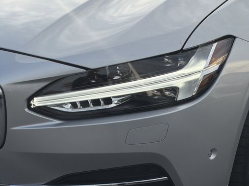 Used 2018 Volvo S90 T6 Inscription w/ Convenience Package image 6