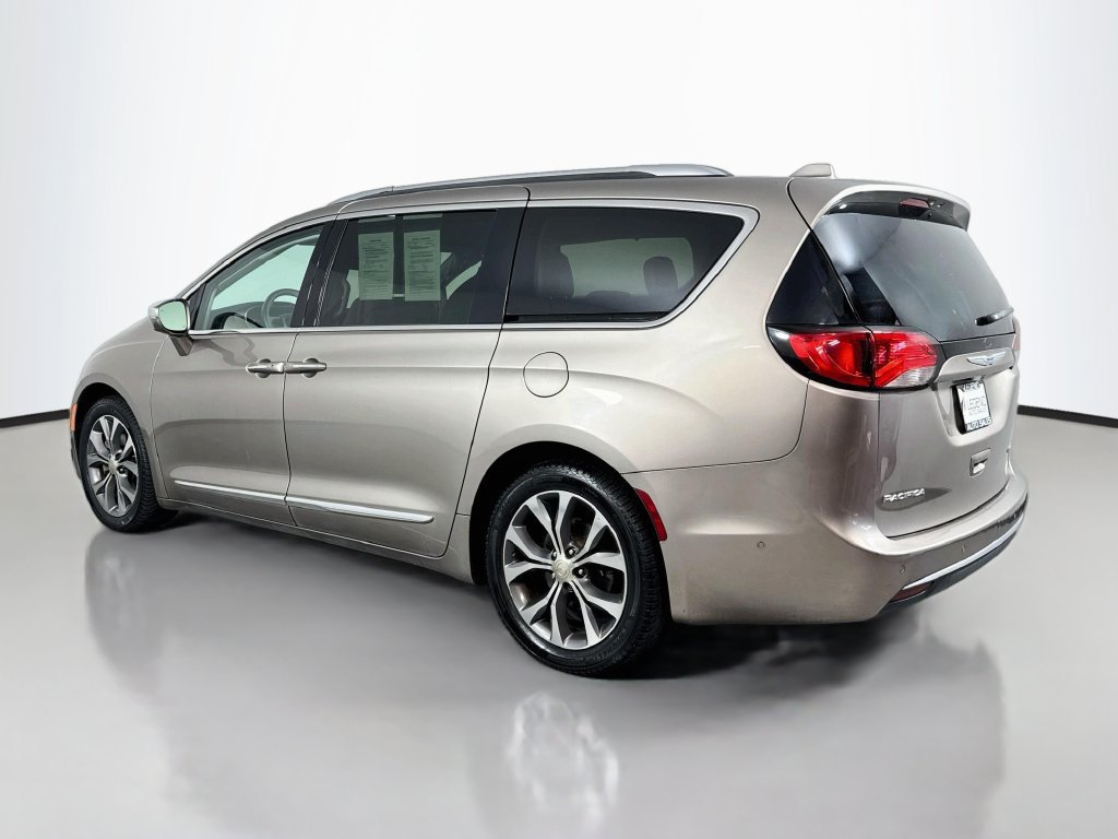 Used 2017 Chrysler Pacifica Limited FWD image 9