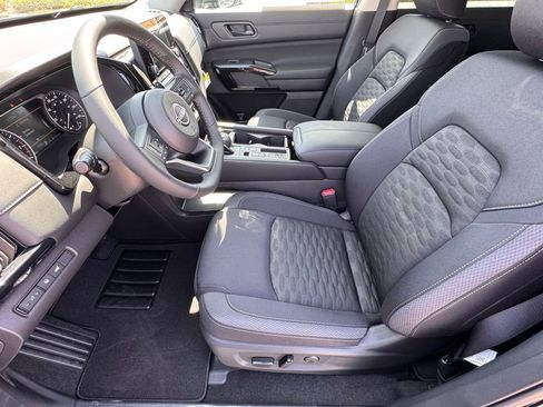 New 2025 Nissan Pathfinder SV w/ Cargo Package image 9