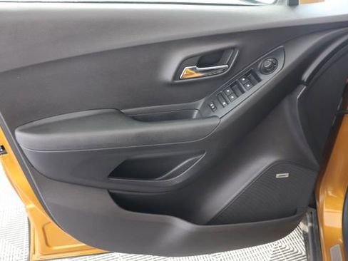 Used 2017 Chevrolet Trax Premier AWD/4WD image 9