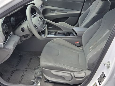 Certified 2024 Hyundai Elantra SEL FWD image 11